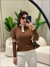 BLUSA BICOLOR DECOTE COM ZIPER - MARROM
