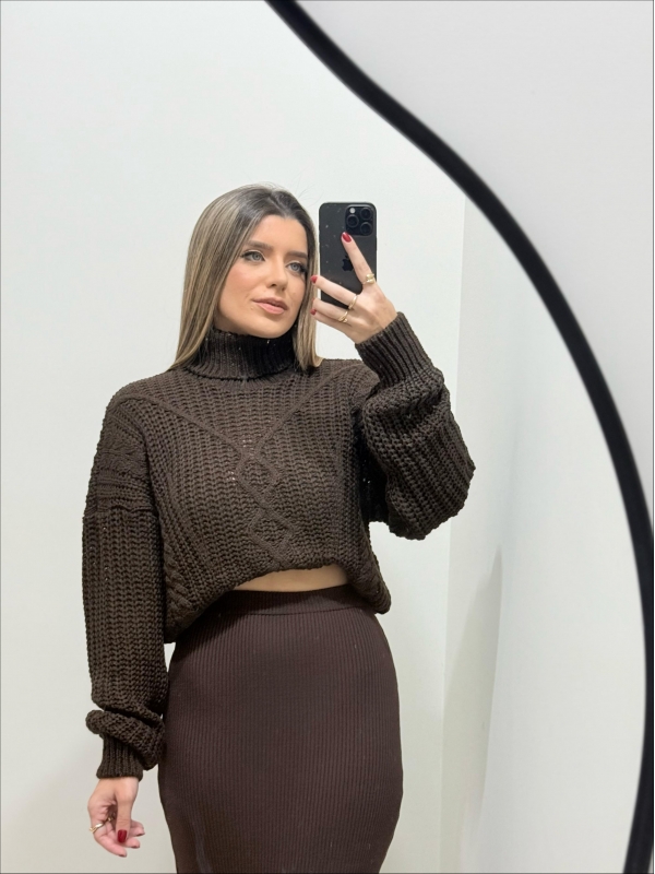 CROPPED RELEVO MAQUINA 3 GOLA ALTA - Marrom
