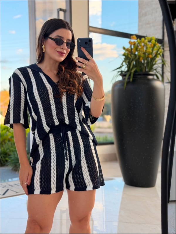 CONJUNTO SHORT LISTRAS VERTICAIS - PRETO COM BRANCO