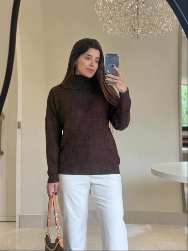BLUSA GOLA ALTA LUMA - MARROM
