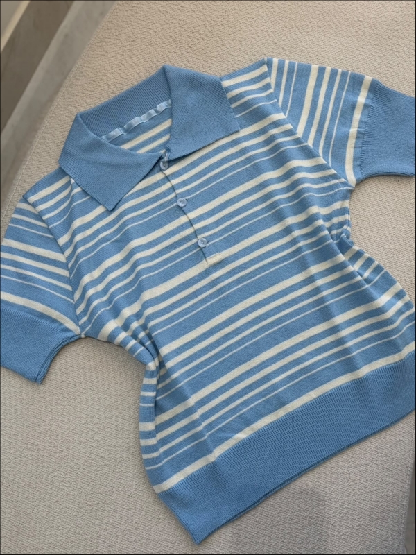 TSHIRT POLO LISTRAS - Azul bebê com off