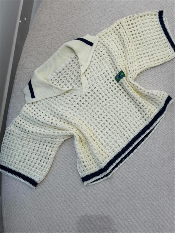 CROPPED GOLA POLO BANDEIRA - Off white com azul marinho