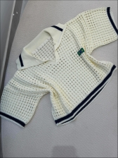 CROPPED GOLA POLO BANDEIRA - Off white com azul marinho