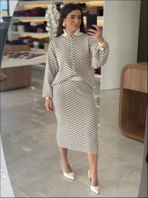 CONJUNTO LISTRADO MYLA - OFF WHITE/CARAMELO